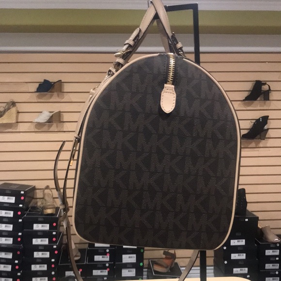 NWT Michael Kors Grayson MK Logo Duffle RARE - Picture 2 of 5